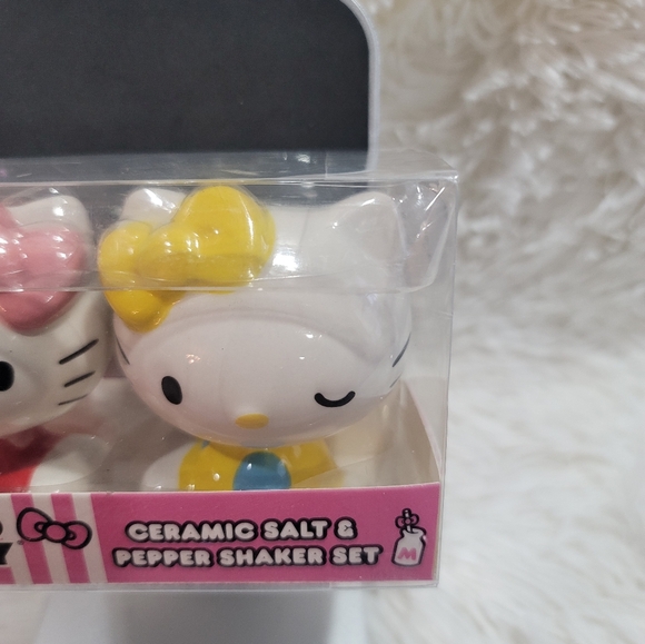 Hello Kitty Ceramic Salt & Pepper Shaker Set Pink & Yellow Bows Sanrio New - Picture 5 of 5